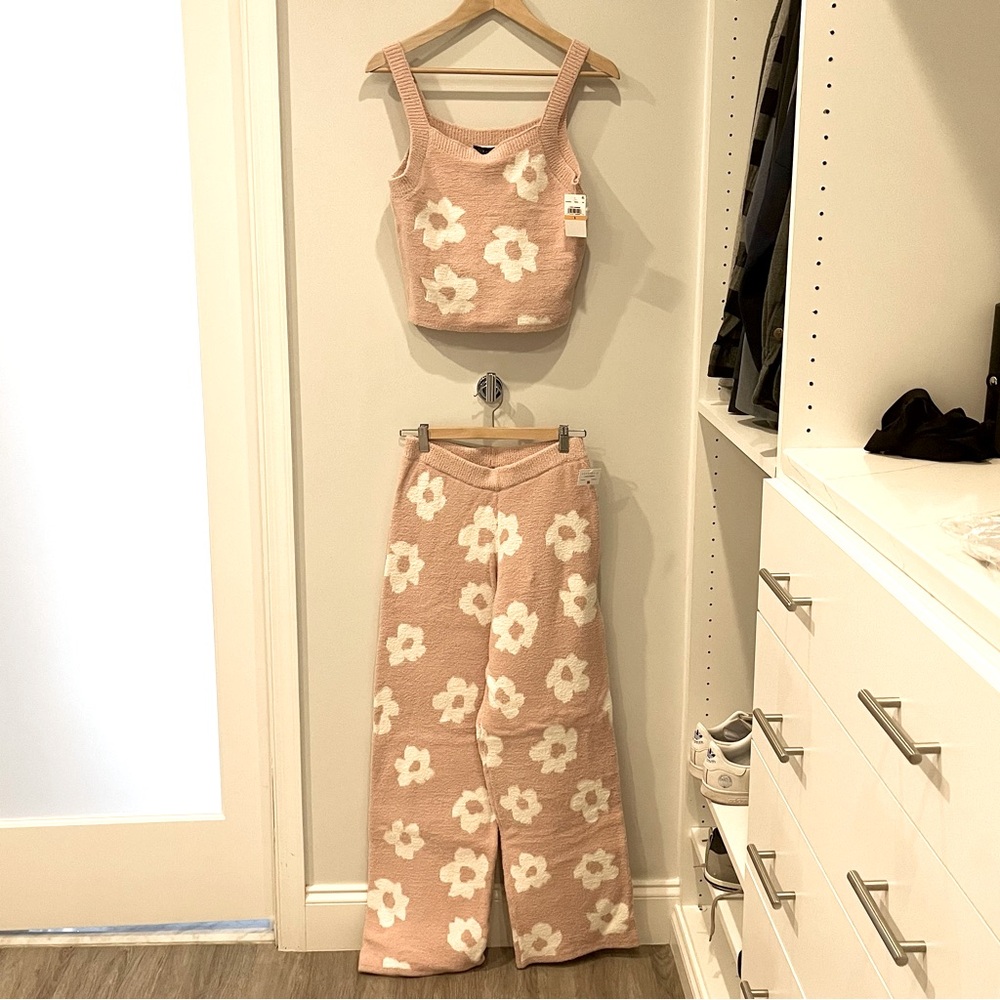 Sanctuary 2 Piece Flower Sweater Knit Pink And White PJ Set